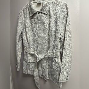 NWOT Chico's 2 (L/12) Gray/White Jacket w/Snap Pockets, Belt + Cool Loop Accents
